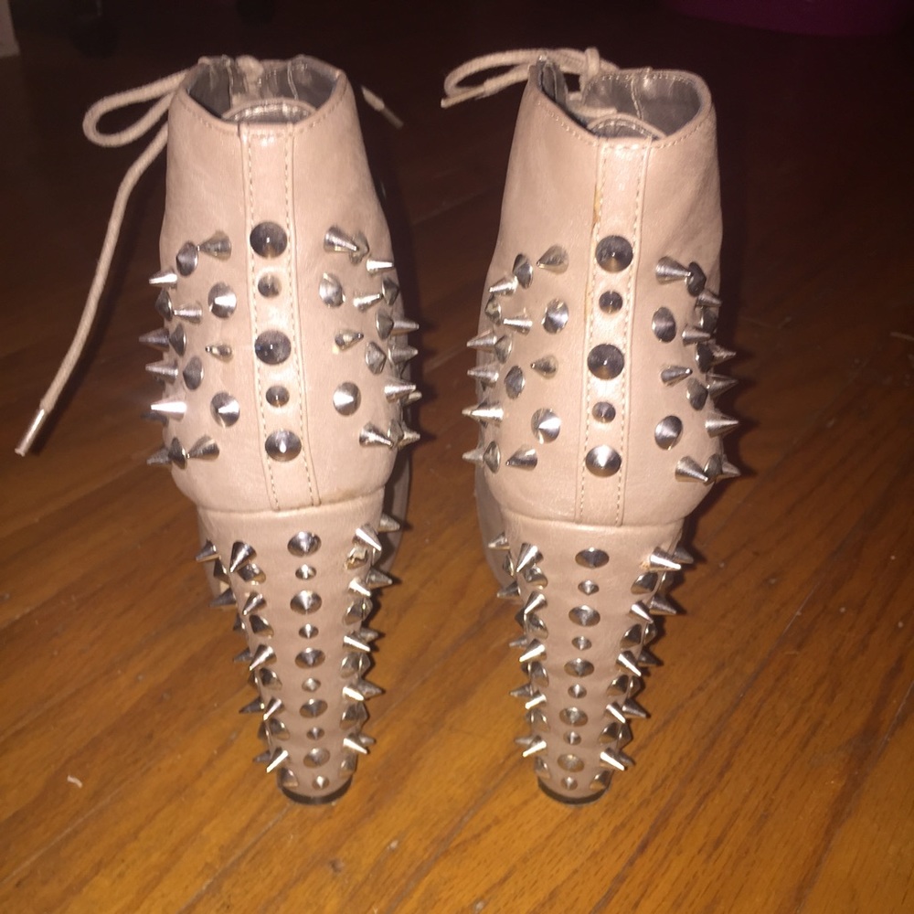 Spiked heels - Picture 2 of 2